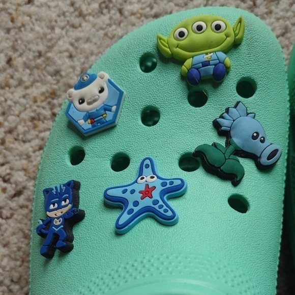 Women's Crocs Mint Green Clogs with Jibits - Picture 4 of 7